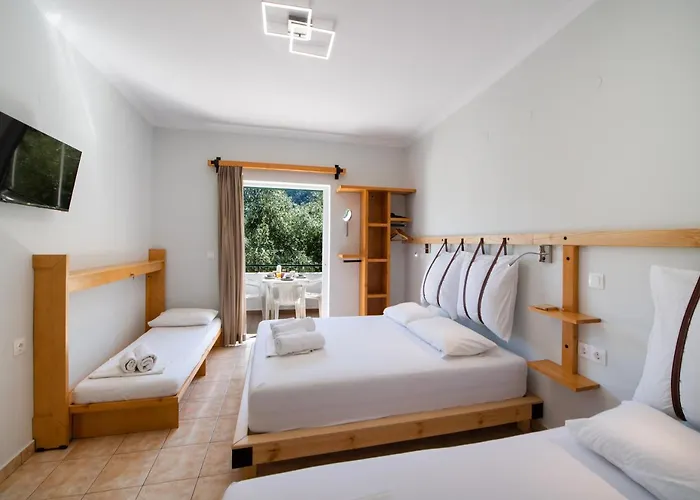 Nikolas Aparthotel 3*